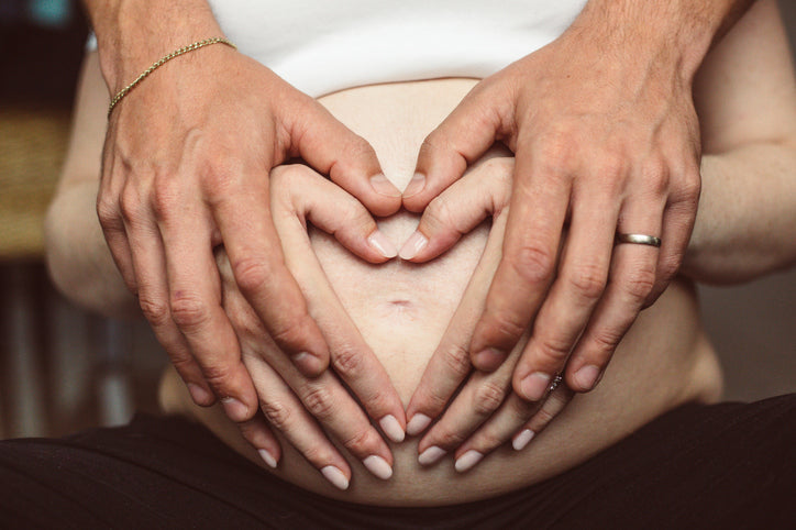 Toucher, ressentir et créer du lien avec votre bébé.
