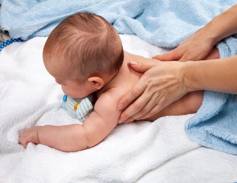 Le massage pour bébé