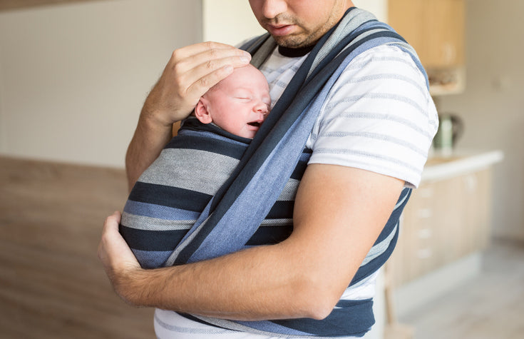 Apprenez à porter votre bébé avec l'écharpe ou le porte-bébé